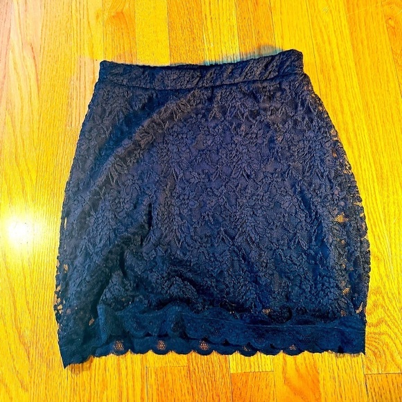 Kimchi Blue Mini Lace Skirt | So Lovely and Gorgeous! 🤩​ - Picture 1 of 11